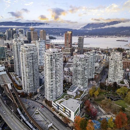 Lovely One-Bedroom Apartment With Pool, Hot Tub, And Gym In The Heart Of Downtown, Skytrain 3Min Away Vancouver Dış mekan fotoğraf