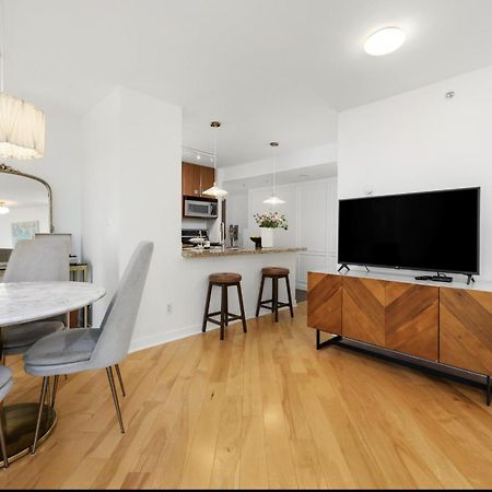 Lovely One-Bedroom Apartment With Pool, Hot Tub, And Gym In The Heart Of Downtown, Skytrain 3Min Away Vancouver Dış mekan fotoğraf