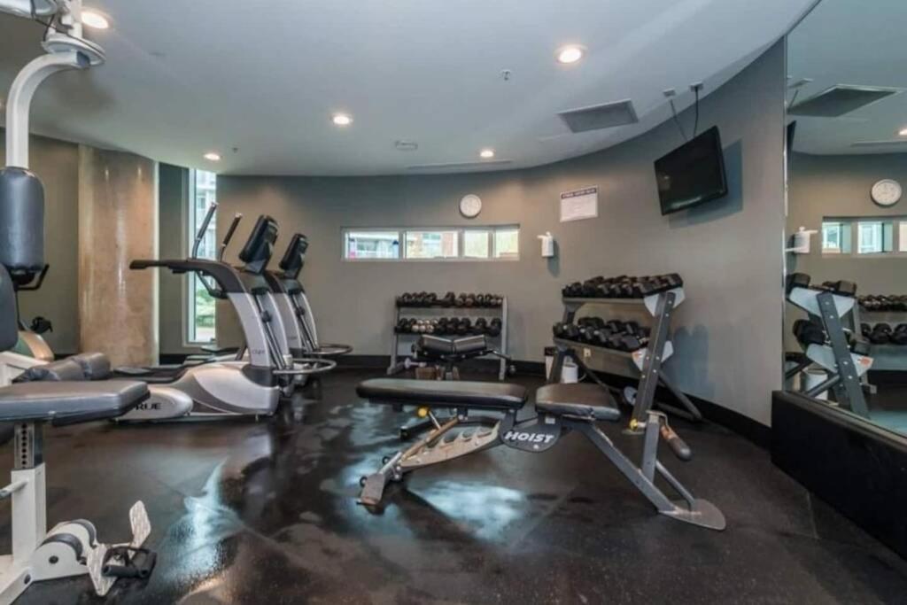 Lovely One-Bedroom Apartment With Pool, Hot Tub, And Gym In The Heart Of Downtown, Skytrain 3Min Away Vancouver Dış mekan fotoğraf