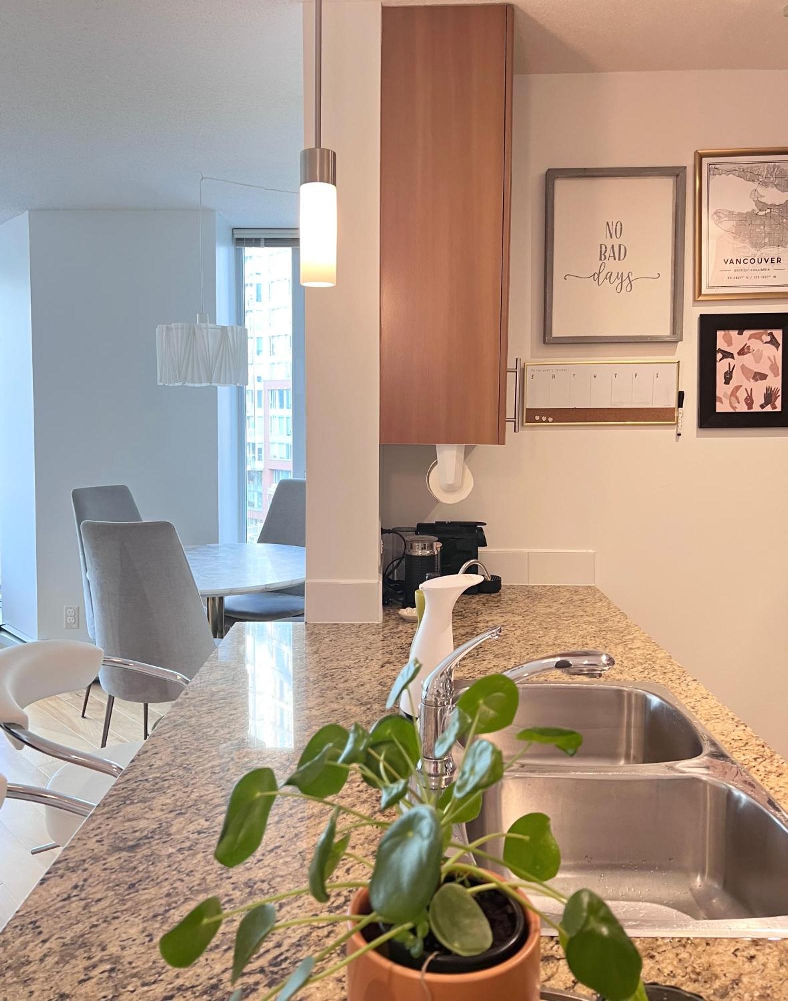 Lovely One-Bedroom Apartment With Pool, Hot Tub, And Gym In The Heart Of Downtown, Skytrain 3Min Away Vancouver Dış mekan fotoğraf