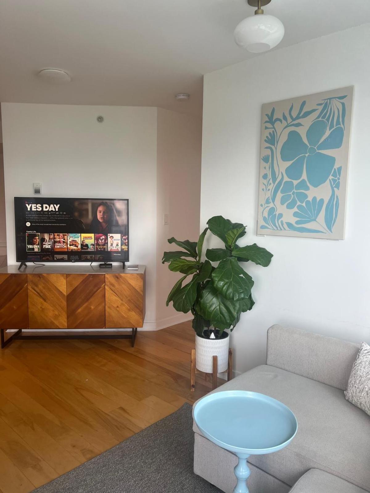 Lovely One-Bedroom Apartment With Pool, Hot Tub, And Gym In The Heart Of Downtown, Skytrain 3Min Away Vancouver Dış mekan fotoğraf