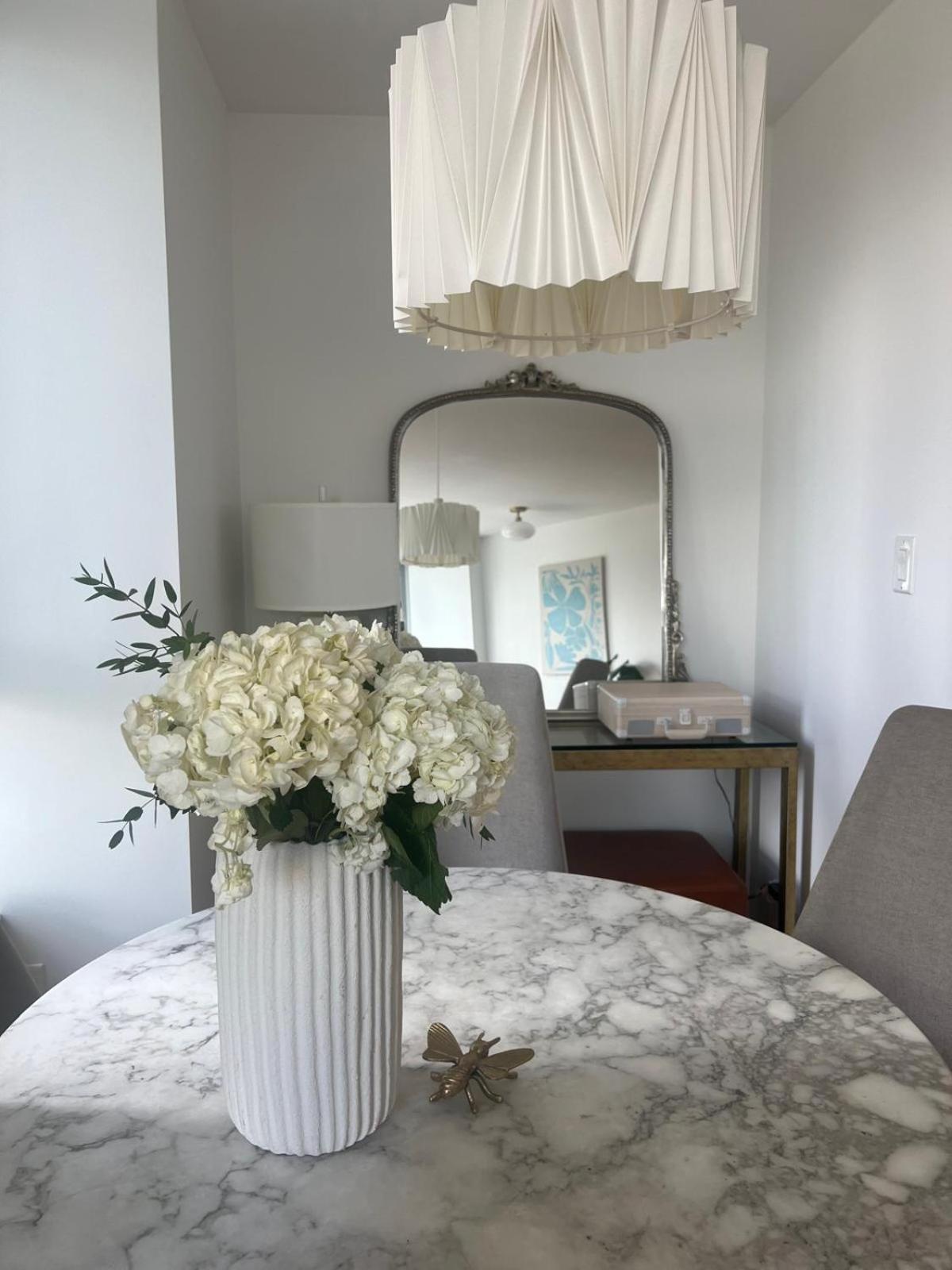 Lovely One-Bedroom Apartment With Pool, Hot Tub, And Gym In The Heart Of Downtown, Skytrain 3Min Away Vancouver Dış mekan fotoğraf
