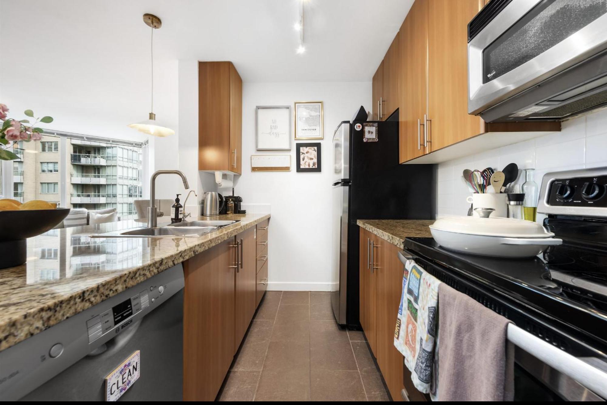 Lovely One-Bedroom Apartment With Pool, Hot Tub, And Gym In The Heart Of Downtown, Skytrain 3Min Away Vancouver Dış mekan fotoğraf