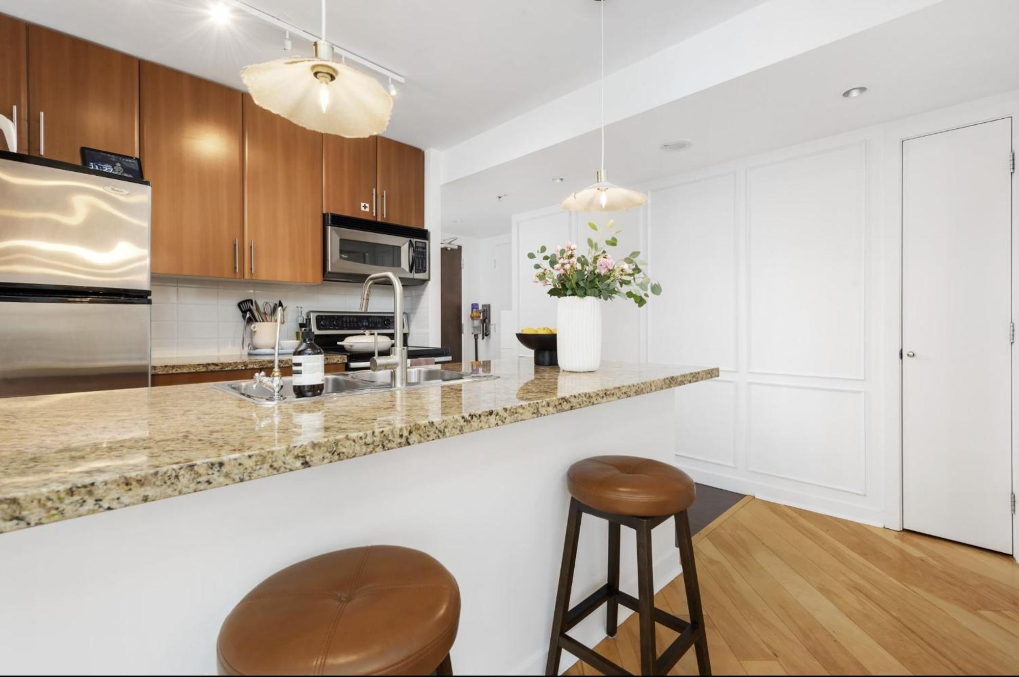 Lovely One-Bedroom Apartment With Pool, Hot Tub, And Gym In The Heart Of Downtown, Skytrain 3Min Away Vancouver Dış mekan fotoğraf